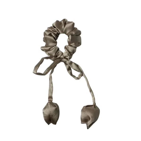 Scrunchie Tulipa bege com fitas e pontas em forma de flor