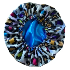 touca de banho padrão animal print com cetim azul
