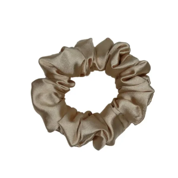Scrunchie de cetim bege tamanho M